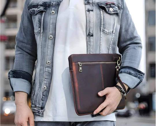 Stylish Laptop leather case 16 inch, perfect for protection and portability, ideal for modern professionals.