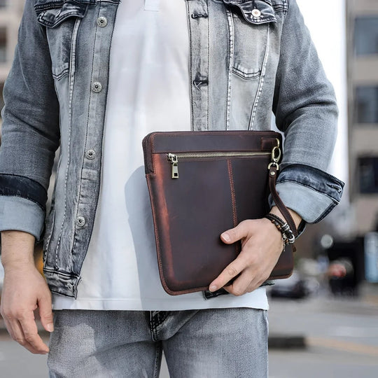 Stylish laptop leather case 16 inch, perfect for protection and organization, ideal for modern professionals.