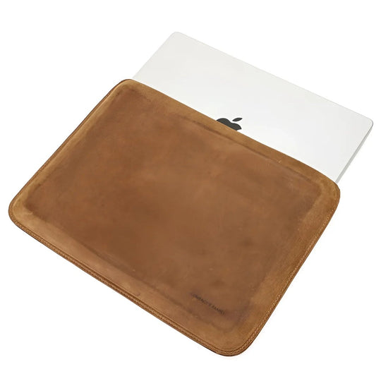 The Draeven Sleeve – Leather Laptop Case (14–15”)