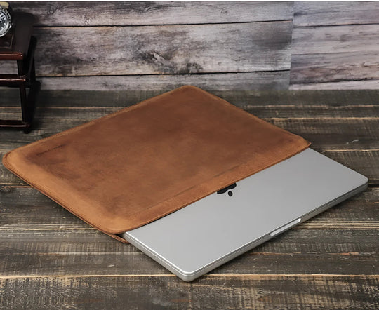 The Draeven Sleeve – Leather Laptop Case (14–15”)