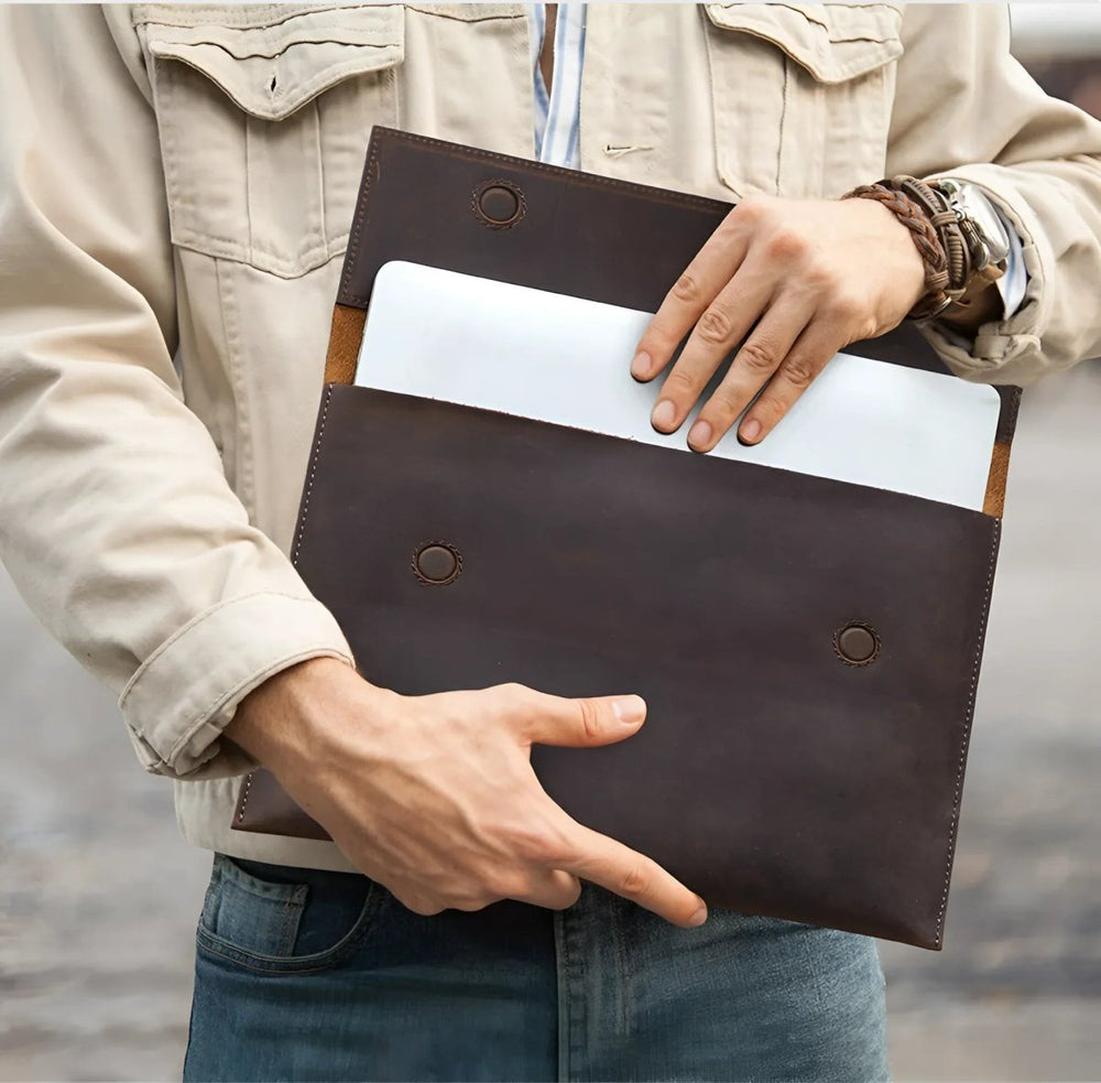 Stylish Sleeve MacBook Air 15 in durable leather, perfect for protecting your laptop on the go.