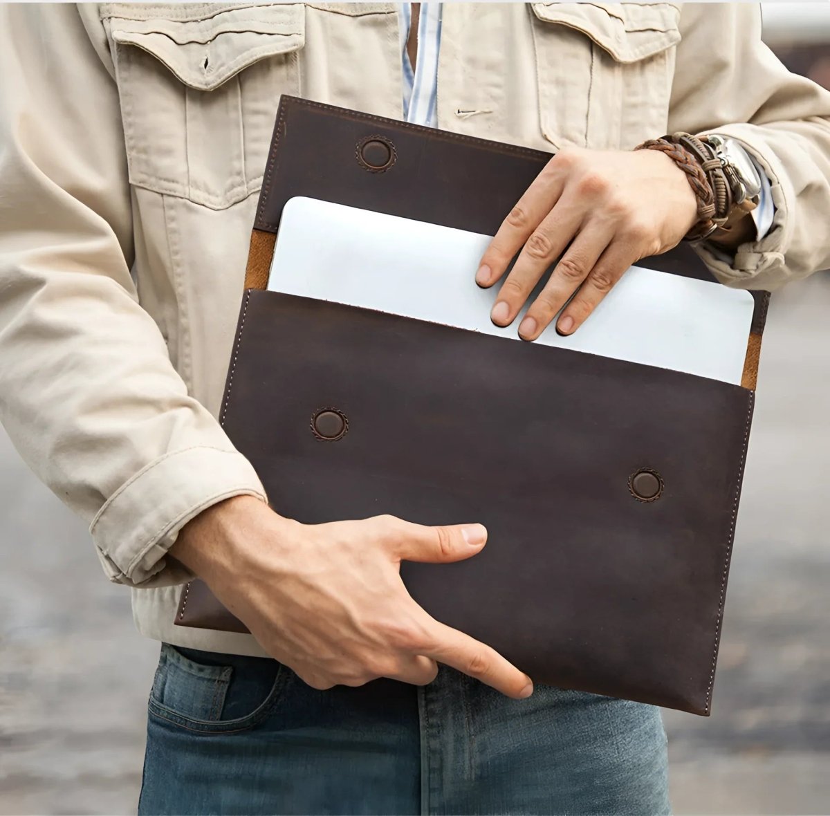 Stylish Sleeve MacBook Air 15 in durable leather, perfect for protecting your laptop on the go.
