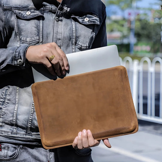 The Draeven Sleeve – Leather Laptop Case (14–15”)