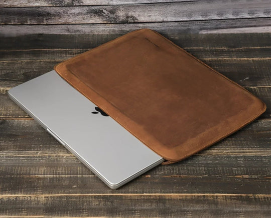 The Draeven Sleeve – Leather Laptop Case (14–15”)