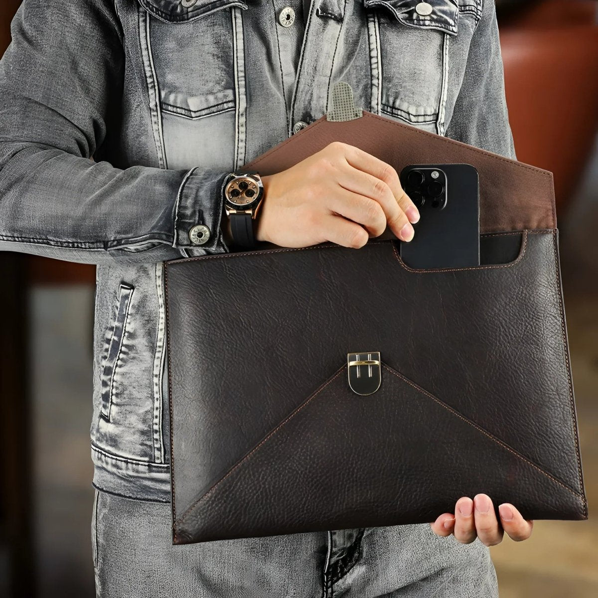Stylish Leather Laptop Sleeve macbook 13/14 inch, perfect for carrying your device with added phone pocket convenience.
