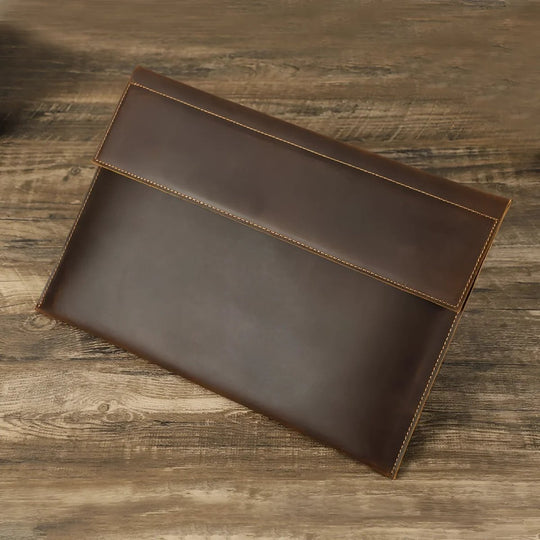 Stylish Sleeve MacBook Air 15 in brown leather, perfect for protection and elegance. Ideal for your laptop needs.