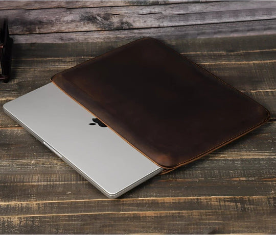 The Draeven Sleeve – Leather Laptop Case (14–15”)