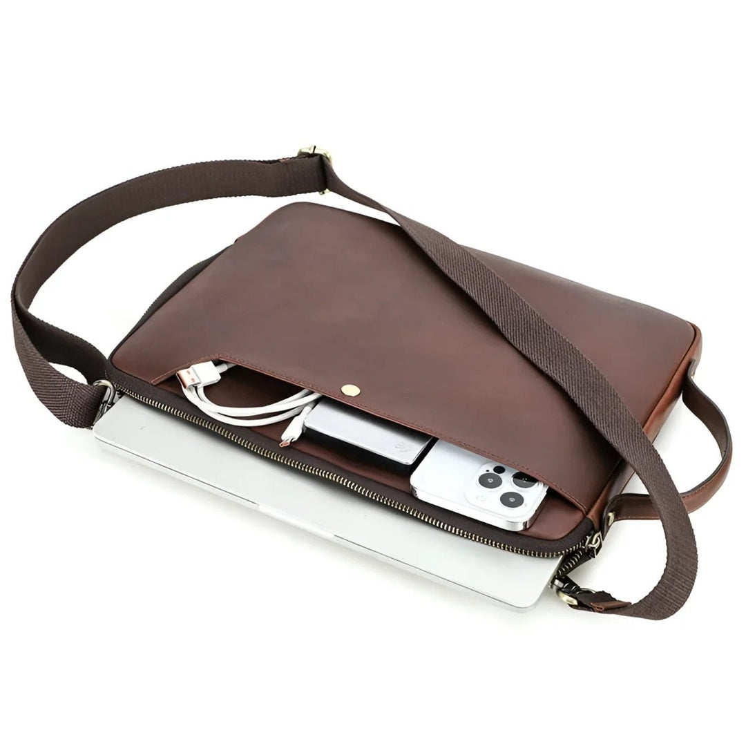 Stylish leather laptop bag MacBookPro 14.2, perfect for carrying your device and accessories securely.